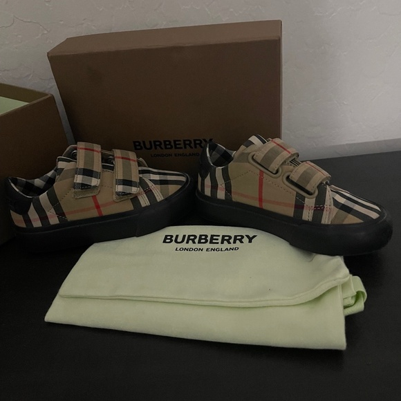 Burberry toddler shoes
